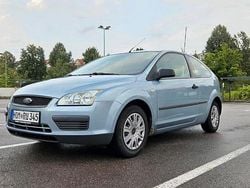 Blau Gebraucht 2005 Ford Focus Trend Kleinwagen | 600 € (Guter Preis)