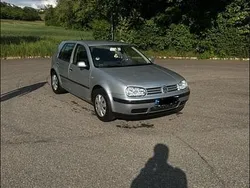 Silber Gebraucht 2002 VW Golf IV Kleinwagen | 1.200 € (Guter Preis)