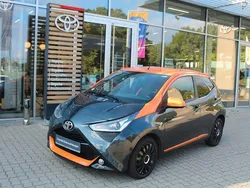 Grau Gebraucht 2020 Toyota Aygo Play Kleinwagen | 10.890 € (Fairer Preis)
