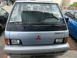 Blau Gebraucht 1989 Mitsubishi L300 Van / Kleinbus | 4.000 €