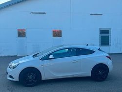 Weiß Gebraucht 2012 Opel Astra GTC Coupé | 9.800 €