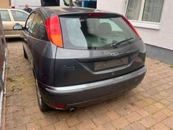 Grau Gebraucht 2004 Ford Focus Limousine | 600 € (Superpreis)