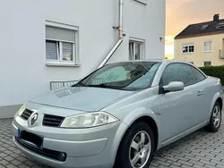 Grau Gebraucht 2004 Renault Mégane Cabriolet Authentique Cabrio | 1.500 € (Teuer)