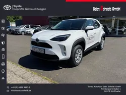 Weiß Gebraucht 2025 Toyota Yaris Cross Business Edition SUV | 25.488 € (Fairer Preis)