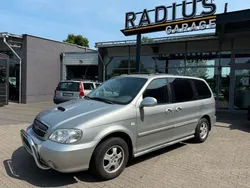 Silber Gebraucht 2004 Kia Carnival Van / Kleinbus | 2.950 € (Etwas zu teuer)