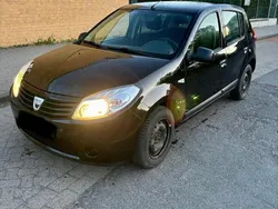 Schwarz Gebraucht 2010 Dacia Sandero Kleinwagen | 2.200 €
