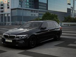 Black sapphire metallic Gebraucht 2018 BMW 520 M Sport Kombi | 23.885 € (Etwas zu teuer)