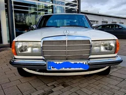 Weiß Gebraucht 1976 Mercedes E280 Limousine | 18.900 €