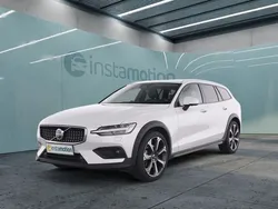 Weiß Gebraucht 2024 Volvo V60 CC Ultimate Kombi | 60.850 €