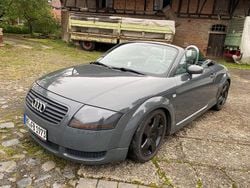 Grau Gebraucht 2002 Audi TT Roadster Sport Cabrio | 3.750 € (Guter Preis)