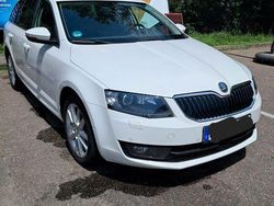 Weiß Gebraucht 2014 Skoda Octavia Elegance Kombi | 9.900 € (Fairer Preis)