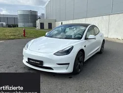Weiß Gebraucht 2021 Tesla Model 3 Long Range Limousine | 27.900 € (Teuer)