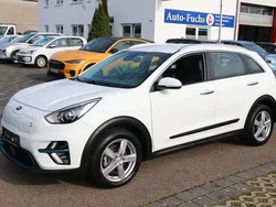 Weiß Gebraucht 2021 Kia e-Niro Vision SUV | 21.999 € (Fairer Preis)
