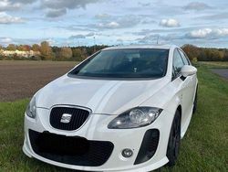 Weiß Gebraucht 2009 Seat Leon Style Limousine | 5.600 € (Teuer)
