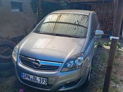 Grau Gebraucht 2008 Opel Zafira Edition Van / Kleinbus | 1.500 € (Superpreis)