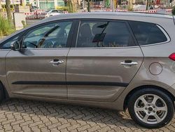 Silber Gebraucht 2016 Kia Carens Spirit Van / Kleinbus | 12.600 € (Etwas zu teuer)