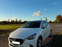 Weiß Gebraucht 2015 Mazda 2 Sports-Line Kleinwagen | 10.250 €