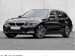 Schwarz Gebraucht 2022 BMW 320 Sport Line Kombi | 24.980 € (Guter Preis)