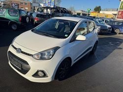 Weiß Gebraucht 2016 Hyundai i10 YES! Kleinwagen | 5.499 € (Fairer Preis)