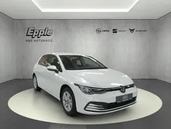 Weiss Gebraucht 2024 VW Golf VIII Life Limousine | 23.890 € (Guter Preis)