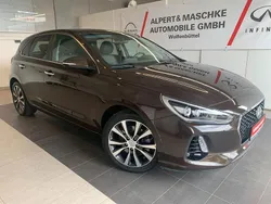 Demitasse brown Gebraucht 2017 Hyundai i30 Premium Limousine | 13.950 € (Guter Preis)