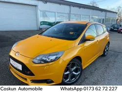 Gelb Gebraucht 2013 Ford Focus Sport Limousine | 9.990 € (Etwas zu teuer)
