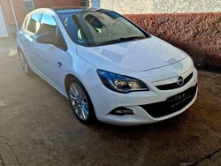 Weiß Gebraucht 2012 Opel Astra Color Edition Limousine | 5.299 € (Fairer Preis)