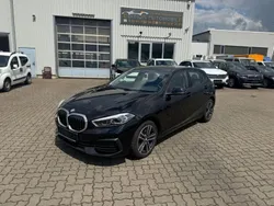 Schwarz Gebraucht 2023 BMW 118 Sport Line Kleinwagen | 21.900 € (Superpreis)