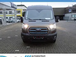 Grau Gebraucht 2022 Ford E-Transit Trend Van | 45.877 €