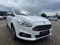 Weiß Gebraucht 2019 Ford S-MAX Titanium Van / Kleinbus | 10.490 €
