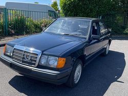 Blau Gebraucht 1987 Mercedes 200 Limousine | 8.350 €
