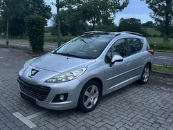 Silber Gebraucht 2010 Peugeot 207 Premium Kombi | 3.400 € (Fairer Preis)