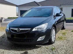 Schwarz Gebraucht 2012 Opel Astra Limousine | 5.350 €