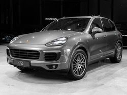 Grau Gebraucht 2016 Porsche Cayenne SUV | 29.000 € (Fairer Preis)