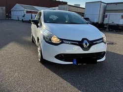 Weiß Gebraucht 2016 Renault Clio IV Life Kleinwagen | 6.800 € (Fairer Preis)