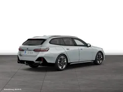 Grau Gebraucht 2024 BMW 540 Kombi | 68.295 € (Fairer Preis)