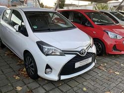 Weiß Gebraucht 2016 Toyota Yaris Comfort Limousine | 8.990 € (Fairer Preis)