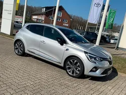 Silber Gebraucht 2020 Renault Clio V Limousine | 16.500 €