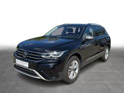 Deep black perleffekt Gebraucht 2024 VW Tiguan Allspace Elegance SUV | 40.449 € (Fairer Preis)