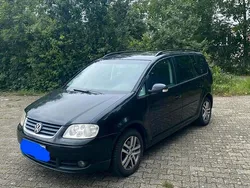 Schwarz Gebraucht 2004 VW Touran Van / Kleinbus | 2.400 € (Fairer Preis)