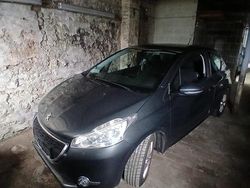 Braun Gebraucht 2013 Peugeot 208 Kleinwagen | 3.200 € (Etwas zu teuer)