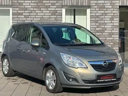 Braun Gebraucht 2011 Opel Meriva Design Edition Van / Kleinbus | 5.999 € (Etwas zu teuer)