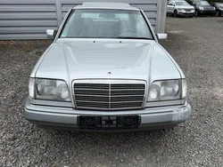 Grau Gebraucht 1994 Mercedes 200 Limousine | 2.300 €