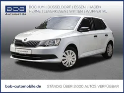 Weiß Gebraucht 2016 Skoda Fabia Kleinwagen | 8.810 € (Fairer Preis)