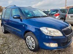 Blau Gebraucht 2011 Skoda Roomster Plus Edition Van / Kleinbus | 4.398 € (Fairer Preis)