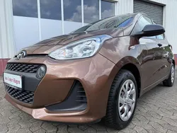 Braun Gebraucht 2017 Hyundai i10 Kleinwagen | 10.480 € (Fairer Preis)