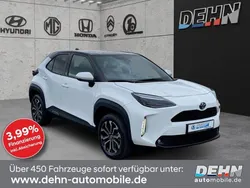 Super white 2 (weiss) Gebraucht 2022 Toyota Yaris Hybrid Team SUV | 25.970 €