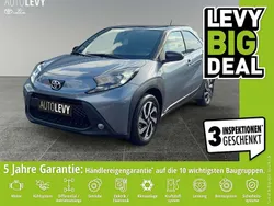 Blau / schwarz Neu 2025 Toyota Aygo Play Kleinwagen | 15.970 €