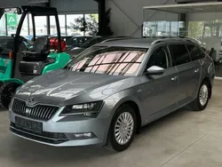 Grau Gebraucht 2017 Skoda Superb LAURIN & KLEMENT Kombi | 9.900 €