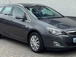 Grau Gebraucht 2011 Opel Astra Kombi | 3.900 € (Fairer Preis)